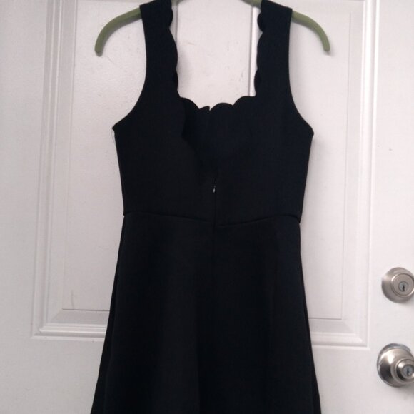 BLACK SCALLOPED NECKLINE A-LINE DRESS SLEEVELESS SIZE M MEDIUM - Picture 7 of 14